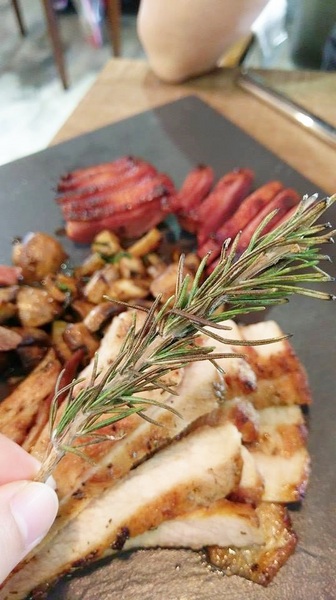 Cucina Felice 費利榭:Cucina Felice 費利榭-象山站附近高cp美食 餐點精緻高貴不貴 環境溫馨非常適合聚餐約會 目前2/4人套餐都不收服務費喔!