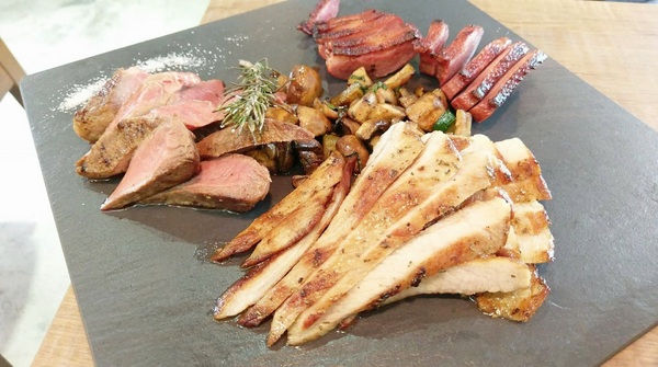 Cucina Felice 費利榭:Cucina Felice 費利榭-象山站附近高cp美食 餐點精緻高貴不貴 環境溫馨非常適合聚餐約會 目前2/4人套餐都不收服務費喔!