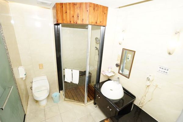 花嫁汽車旅館:【台南汽車旅館】【東區】近仁德、大灣交流道。經濟實惠的汽車旅館——花嫁。 花嫁汽車旅館:【台南汽車旅館】【東區】近仁德、大灣交流道。經濟實惠的汽車旅館——花嫁。