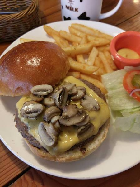 HATEna Brunch花朵木：HATEna Brunch花朵木-花蓮超夯早午餐  飲料免費暢飲 不提供預約  先搶先贏喔