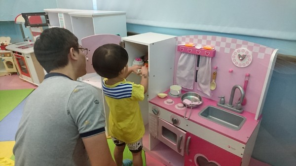 Young Lion 親子餐廳：高雄~Young Lion 親子餐廳~海底世界溜滑梯、決明子砂坑區、辦辦家酒~小朋友玩到欲罷不能~