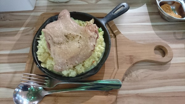 Young Lion 親子餐廳：高雄~Young Lion 親子餐廳~海底世界溜滑梯、決明子砂坑區、辦辦家酒~小朋友玩到欲罷不能~