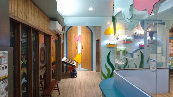 Young Lion 親子餐廳：高雄~Young Lion 親子餐廳~海底世界溜滑梯、決明子砂坑區、辦辦家酒~小朋友玩到欲罷不能~