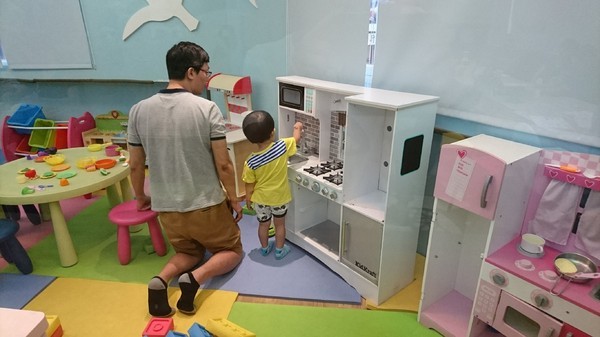 Young Lion 親子餐廳：高雄~Young Lion 親子餐廳~海底世界溜滑梯、決明子砂坑區、辦辦家酒~小朋友玩到欲罷不能~