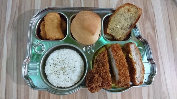 Young Lion 親子餐廳：高雄~Young Lion 親子餐廳~海底世界溜滑梯、決明子砂坑區、辦辦家酒~小朋友玩到欲罷不能~