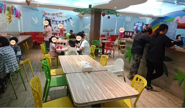 Young Lion 親子餐廳：高雄~Young Lion 親子餐廳~海底世界溜滑梯、決明子砂坑區、辦辦家酒~小朋友玩到欲罷不能~