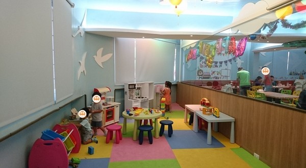 Young Lion 親子餐廳：高雄~Young Lion 親子餐廳~海底世界溜滑梯、決明子砂坑區、辦辦家酒~小朋友玩到欲罷不能~