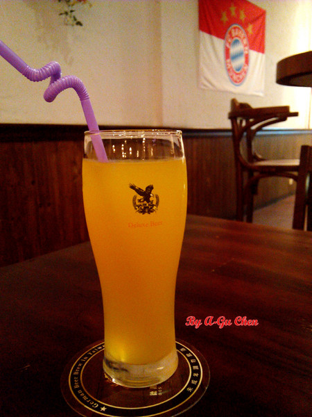 德斯啤鮮釀啤酒餐廳：【臺南Ω中西區】德斯啤鮮釀啤酒餐廳。在德式風格的餐廳裡品嘗德式料理、暢飲德國啤酒