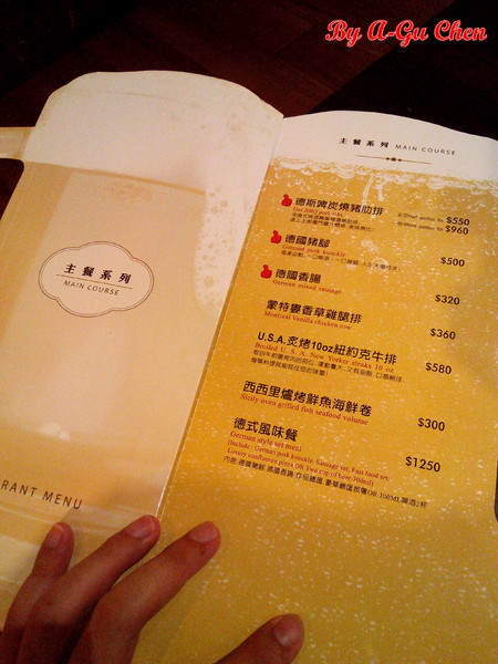 德斯啤鮮釀啤酒餐廳：【臺南Ω中西區】德斯啤鮮釀啤酒餐廳。在德式風格的餐廳裡品嘗德式料理、暢飲德國啤酒