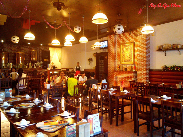 德斯啤鮮釀啤酒餐廳：【臺南Ω中西區】德斯啤鮮釀啤酒餐廳。在德式風格的餐廳裡品嘗德式料理、暢飲德國啤酒