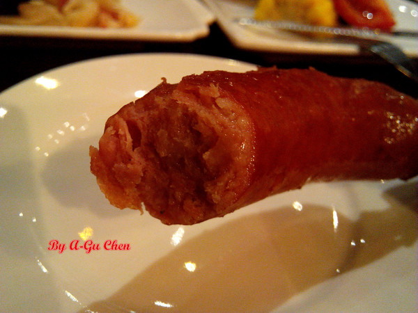 德斯啤鮮釀啤酒餐廳：【臺南Ω中西區】德斯啤鮮釀啤酒餐廳。在德式風格的餐廳裡品嘗德式料理、暢飲德國啤酒