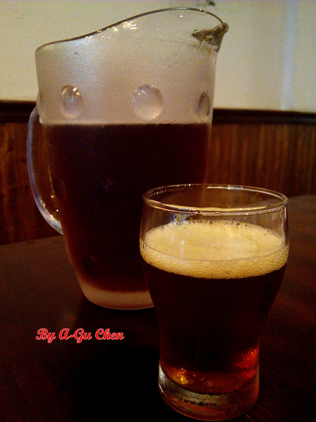 德斯啤鮮釀啤酒餐廳：【臺南Ω中西區】德斯啤鮮釀啤酒餐廳。在德式風格的餐廳裡品嘗德式料理、暢飲德國啤酒