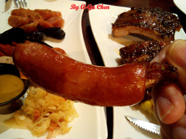 德斯啤鮮釀啤酒餐廳：【臺南Ω中西區】德斯啤鮮釀啤酒餐廳。在德式風格的餐廳裡品嘗德式料理、暢飲德國啤酒