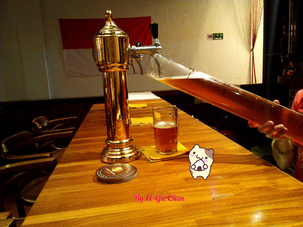 德斯啤鮮釀啤酒餐廳：【臺南Ω中西區】德斯啤鮮釀啤酒餐廳。在德式風格的餐廳裡品嘗德式料理、暢飲德國啤酒