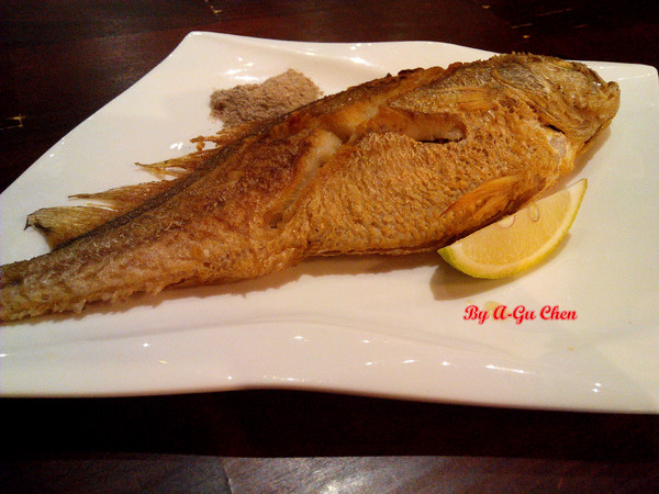 德斯啤鮮釀啤酒餐廳：【臺南Ω中西區】德斯啤鮮釀啤酒餐廳。在德式風格的餐廳裡品嘗德式料理、暢飲德國啤酒