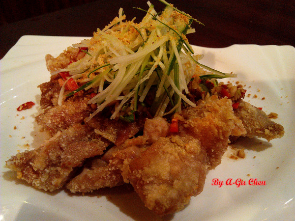 德斯啤鮮釀啤酒餐廳：【臺南Ω中西區】德斯啤鮮釀啤酒餐廳。在德式風格的餐廳裡品嘗德式料理、暢飲德國啤酒