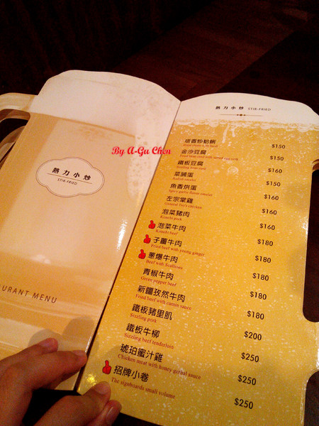 德斯啤鮮釀啤酒餐廳：【臺南Ω中西區】德斯啤鮮釀啤酒餐廳。在德式風格的餐廳裡品嘗德式料理、暢飲德國啤酒