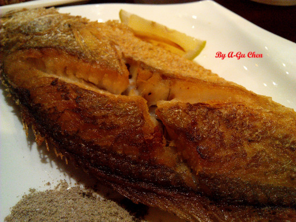 德斯啤鮮釀啤酒餐廳：【臺南Ω中西區】德斯啤鮮釀啤酒餐廳。在德式風格的餐廳裡品嘗德式料理、暢飲德國啤酒