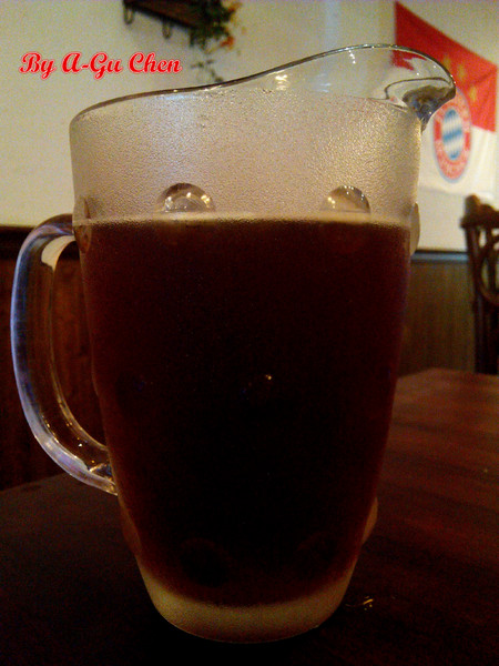 德斯啤鮮釀啤酒餐廳：【臺南Ω中西區】德斯啤鮮釀啤酒餐廳。在德式風格的餐廳裡品嘗德式料理、暢飲德國啤酒