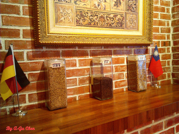 德斯啤鮮釀啤酒餐廳：【臺南Ω中西區】德斯啤鮮釀啤酒餐廳。在德式風格的餐廳裡品嘗德式料理、暢飲德國啤酒