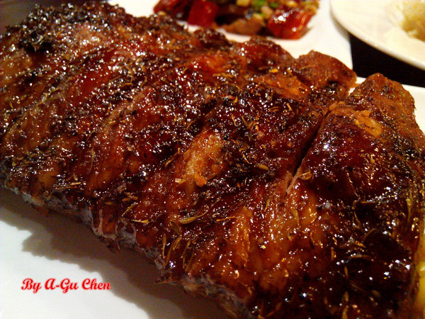 德斯啤鮮釀啤酒餐廳：【臺南Ω中西區】德斯啤鮮釀啤酒餐廳。在德式風格的餐廳裡品嘗德式料理、暢飲德國啤酒