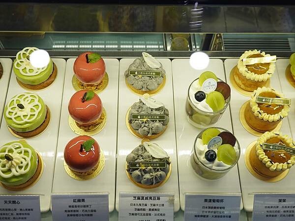 手作甜點櫃-小初心法式甜點 (4).JPG