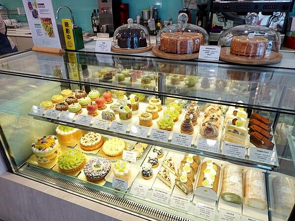 手作甜點櫃-小初心法式甜點 (2).JPG