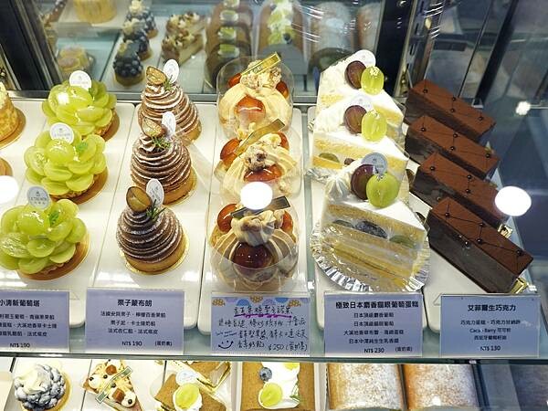 手作甜點櫃-小初心法式甜點 (3).JPG