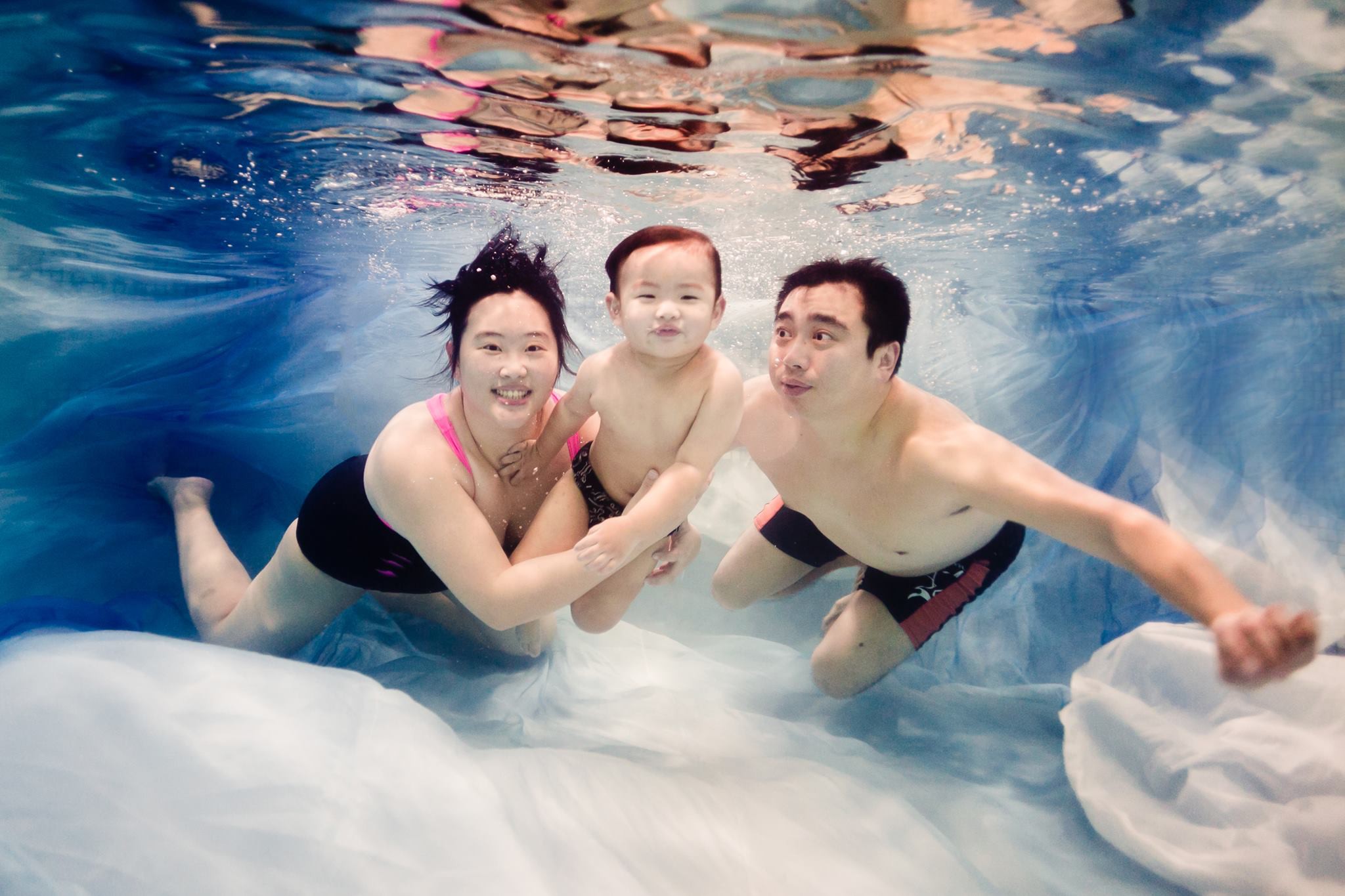 【育兒生活】BabyiSwim 水貝比親子坊,寶貝開心學游泳,媽咪認識新朋友,寓教於樂的極致享受