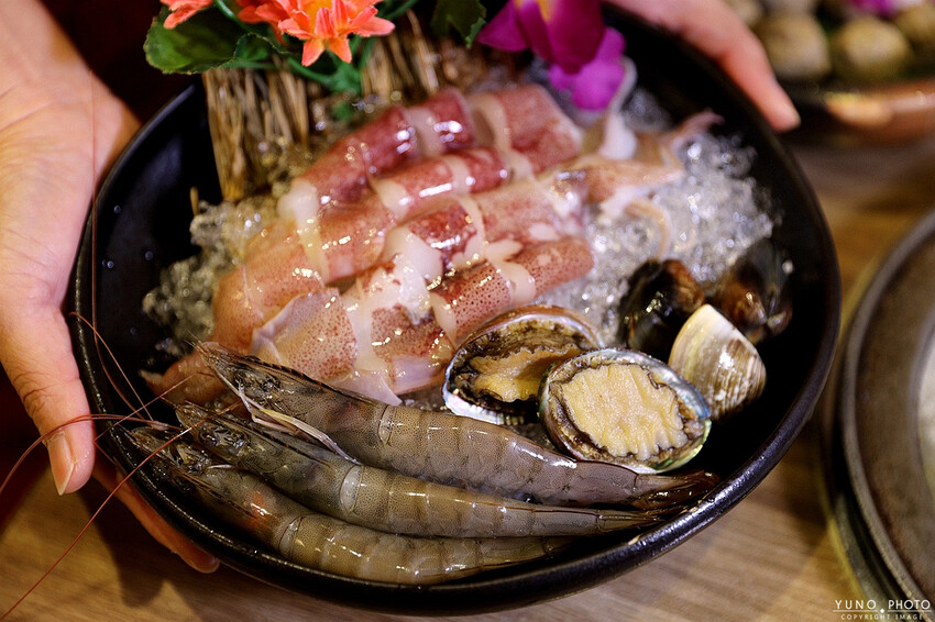 台中市大里區冬令進補 來一鍋全台獨家藥膳豬腳鍋 香氣撲鼻 滿滿膠原蛋白一吃就愛上|八吋鍋(台中大里)