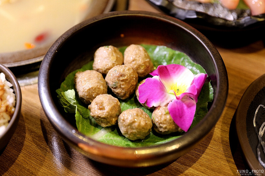 台中市大里區冬令進補 來一鍋全台獨家藥膳豬腳鍋 香氣撲鼻 滿滿膠原蛋白一吃就愛上|八吋鍋(台中大里)