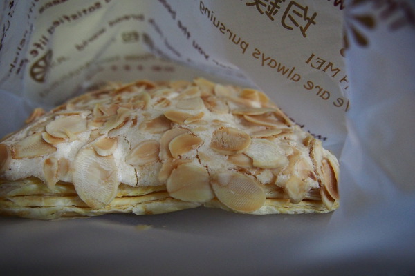 均鎂糕餅公司：【新竹。均鎂】撒上糖粉的戚風蛋糕