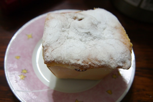 均鎂糕餅公司：【新竹。均鎂】撒上糖粉的戚風蛋糕