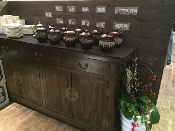 [台北大安美食]麻辣公館 麻辣鴛鴦鍋 滑牛肉 乾鍋 熱炒 四川菜 中國古代歷史感 國父紀念館捷運站