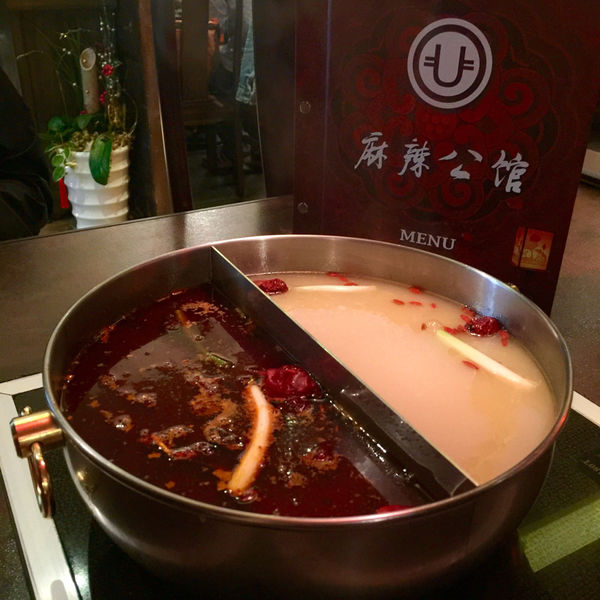 [台北大安美食]麻辣公館 麻辣鴛鴦鍋 滑牛肉 乾鍋 熱炒 四川菜 中國古代歷史感 國父紀念館捷運站