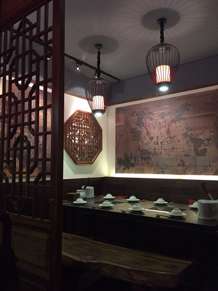 [台北大安美食]麻辣公館 麻辣鴛鴦鍋 滑牛肉 乾鍋 熱炒 四川菜 中國古代歷史感 國父紀念館捷運站