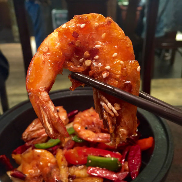 [台北大安美食]麻辣公館 麻辣鴛鴦鍋 滑牛肉 乾鍋 熱炒 四川菜 中國古代歷史感 國父紀念館捷運站