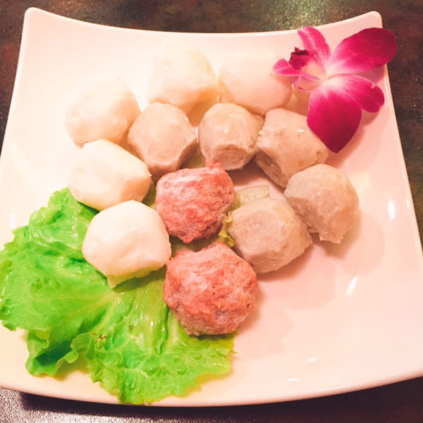 [台北大安美食]麻辣公館 麻辣鴛鴦鍋 滑牛肉 乾鍋 熱炒 四川菜 中國古代歷史感 國父紀念館捷運站