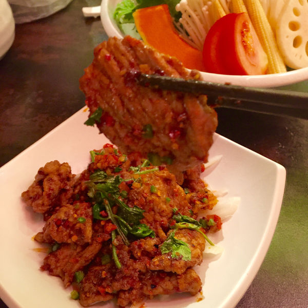 [台北大安美食]麻辣公館 麻辣鴛鴦鍋 滑牛肉 乾鍋 熱炒 四川菜 中國古代歷史感 國父紀念館捷運站