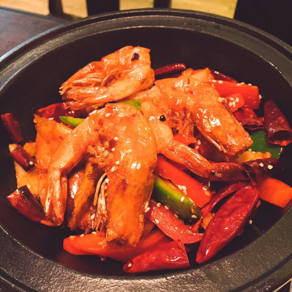 [台北大安美食]麻辣公館 麻辣鴛鴦鍋 滑牛肉 乾鍋 熱炒 四川菜 中國古代歷史感 國父紀念館捷運站