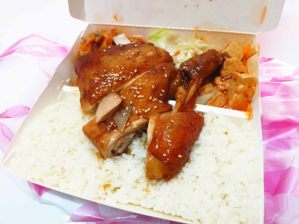 【新莊美食】川峰便當店-超便宜50元便當店 【新莊美食】川峰便當店-超便宜50元便當店