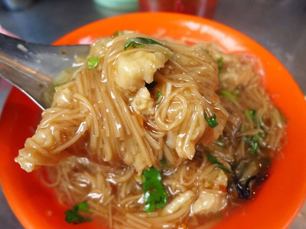 【新莊美食】中港二街老牌蚵仔大腸麵線-假日才吃到的美味 【新莊美食】中港二街老牌蚵仔大腸麵線-假日才吃到的美味