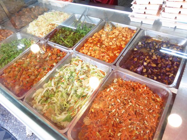 【新莊美食】川峰便當店-超便宜50元便當店 【新莊美食】川峰便當店-超便宜50元便當店