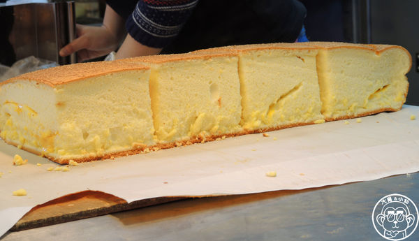 源味本舖-古早味現烤蛋糕(淡水)：呷飽祙【新北淡水･源味本舖古早味現烤蛋糕(旗艦店)】食尚玩家推薦