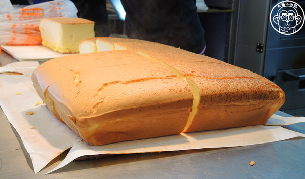 源味本舖-古早味現烤蛋糕(淡水)：呷飽祙【新北淡水･源味本舖古早味現烤蛋糕(旗艦店)】食尚玩家推薦