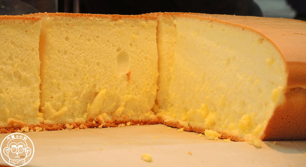 源味本舖-古早味現烤蛋糕(淡水)：呷飽祙【新北淡水･源味本舖古早味現烤蛋糕(旗艦店)】食尚玩家推薦