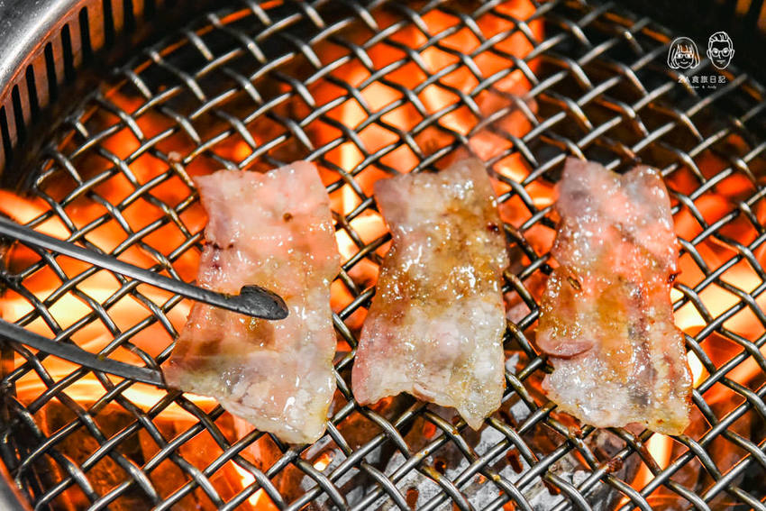 山鯨燒肉：-2020新菜單！不用出國就可以穿和服在櫻花季、楓葉季場景拍照的日式燒肉店，適合情侶約會慶生！