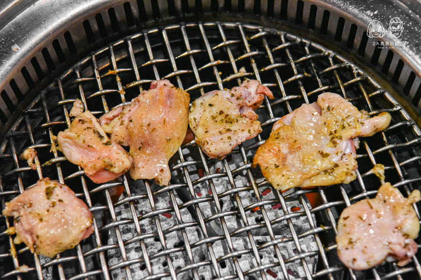 山鯨燒肉：-2020新菜單！不用出國就可以穿和服在櫻花季、楓葉季場景拍照的日式燒肉店，適合情侶約會慶生！