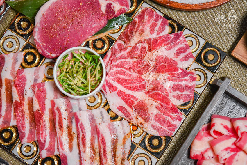 山鯨燒肉：-2020新菜單！不用出國就可以穿和服在櫻花季、楓葉季場景拍照的日式燒肉店，適合情侶約會慶生！