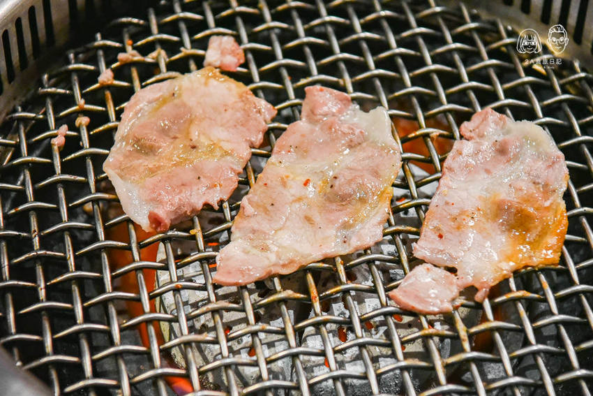 山鯨燒肉：-2020新菜單！不用出國就可以穿和服在櫻花季、楓葉季場景拍照的日式燒肉店，適合情侶約會慶生！